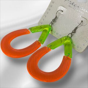 Vintage Silver Tone Translucent Earrings Stylish Fashion Elegant Chic VTG NWOT